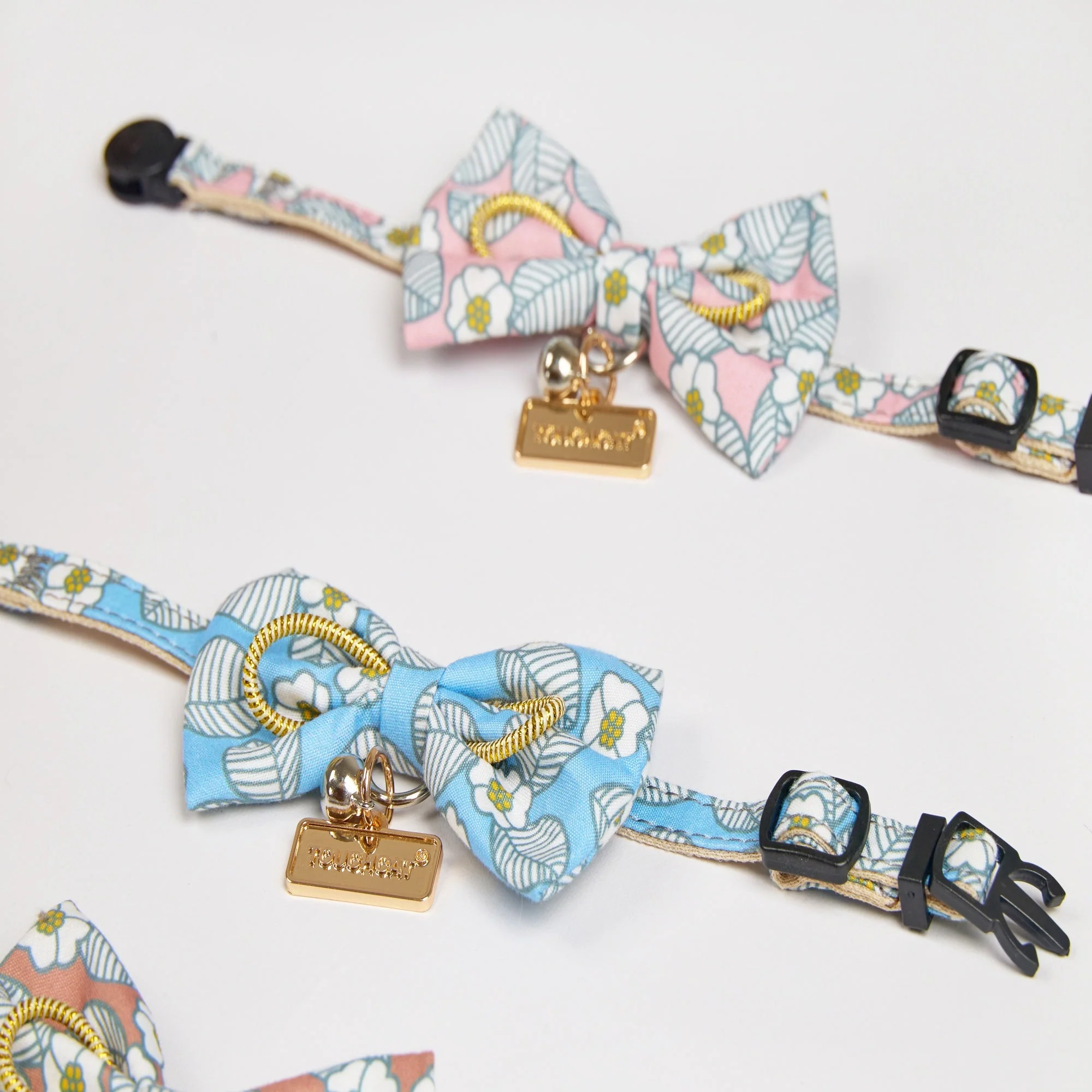 Touchcat ® Floral Patterned Designer Cat Collar with Bow - Blue - Large - Image 4